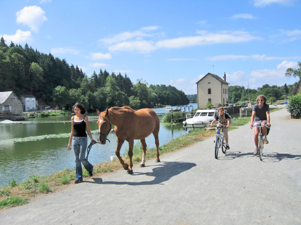 Frankrijk | Fietsvakantie Mézangers | Standplaats | 6 dagen