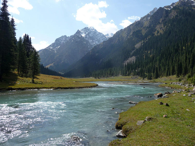 Kirgizstan De Hemelse Bergen van Kirgizstan